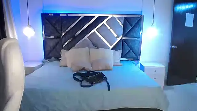 MIA YOURHOTTIE online show from February 19, 2:12 am