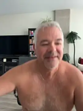 Snapshot of aarosteev2 chatting on April 20, 12:41 pm aarosteev2 online show from April 20, 12:41 pm