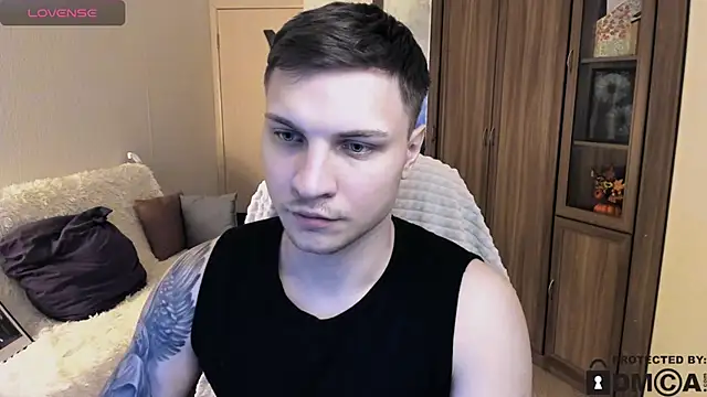 Snapshot of handsome_guy01 chatting on October 27, 6:01 pm handsome guy01 online show from October 27, 6:01 pm