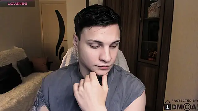 Snapshot of handsome_guy01 chatting on November 15, 6:48 pm handsome guy01 online show from November 15, 6:48 pm