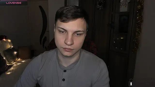 Snapshot of handsome_guy01 chatting on November 27, 12:56 am handsome guy01 online show from November 27, 12:56 am