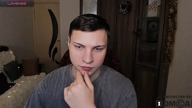 Snapshot of handsome_guy01 chatting on November 28, 12:02 am handsome guy01 online show from November 28, 12:02 am