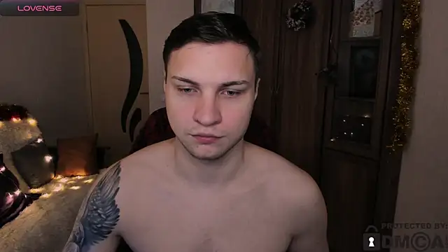 Snapshot of handsome_guy01 chatting on November 30, 3:32 am handsome guy01 online show from November 30, 3:32 am