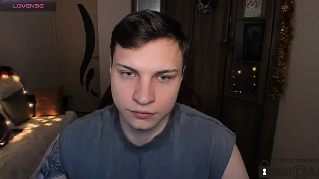 Snapshot of handsome_guy01 chatting on December 1, 6:40 am handsome guy01 online show from December 1, 6:40 am