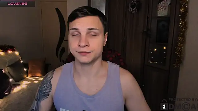 Snapshot of handsome_guy01 chatting on December 1, 8:36 pm handsome guy01 online show from December 1, 8:36 pm