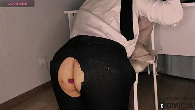 Snapshot of handsome_guy01 chatting on December 13, 10:37 pm handsome guy01 online show from December 13, 10:37 pm