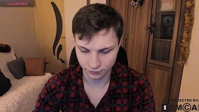 Snapshot of handsome_guy01 chatting on December 15, 10:03 pm handsome guy01 online show from December 15, 10:03 pm