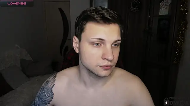 Snapshot of handsome_guy01 chatting on December 18, 2:50 am handsome guy01 online show from December 18, 2:50 am