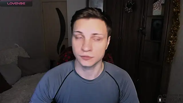 Snapshot of handsome_guy01 chatting on December 20, 1:45 am handsome guy01 online show from December 20, 1:45 am