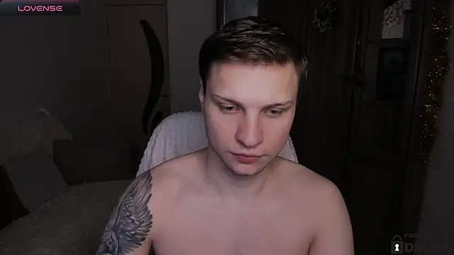 Snapshot of handsome_guy01 chatting on December 22, 6:38 pm handsome guy01 online show from December 22, 6:38 pm