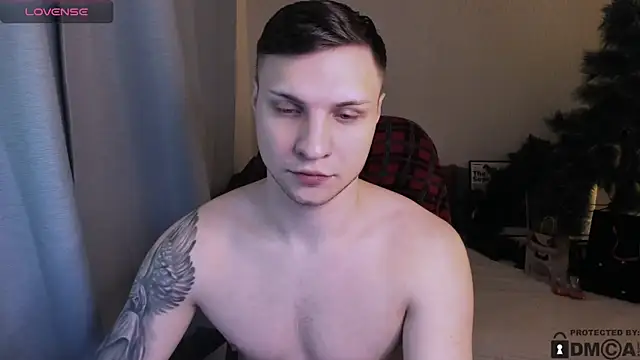 Snapshot of handsome_guy01 chatting on January 11, 8:03 pm handsome guy01 online show from January 11, 8:03 pm