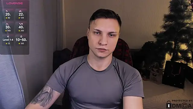 Snapshot of handsome_guy01 chatting on January 15, 4:44 pm handsome guy01 online show from January 15, 4:44 pm