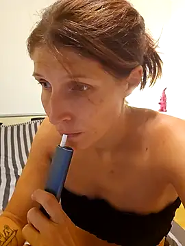 Snapshot of Lenchen_ chatting on June 28, 7:31 pm Lenchen online show from June 28, 7:31 pm