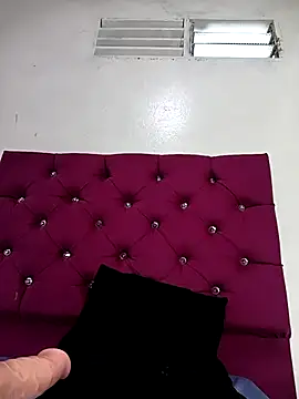 tiffany Bitch online show from November 19, 10:10 pm