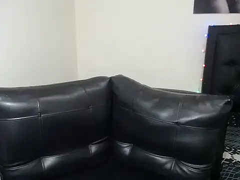 Snapshot of OLIVIAMISSY_02 chatting on December 5, 12:08 am OLIVIAMISSY 02 online show from December 5, 12:08 am