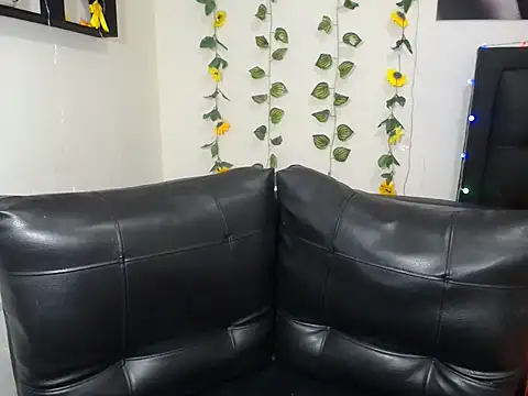 Snapshot of OLIVIAMISSY_02 chatting on January 22, 5:05 am OLIVIAMISSY 02 online show from January 22, 5:05 am