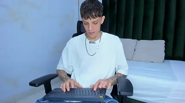 Snapshot of Adam_hard_ chatting on December 5, 7:28 pm Adam hard online show from December 5, 7:28 pm