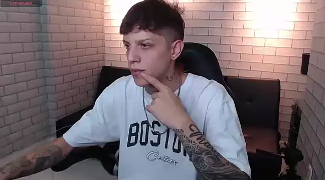 Snapshot of Adam_hard_ chatting on January 7, 7:59 pm Adam hard online show from January 7, 7:59 pm