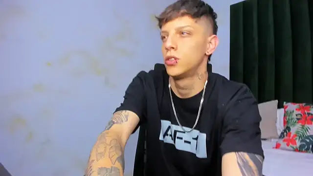 Snapshot of Adam_hard_ chatting on January 16, 7:52 pm Adam hard online show from January 16, 7:52 pm