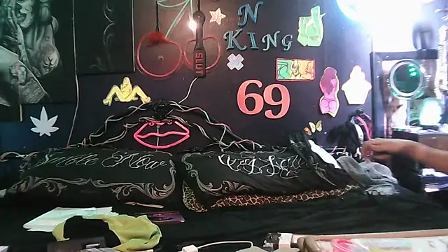 Snapshot of kjs_daddy123 chatting on March 1, 6:04 am kjs daddy123 online show from March 1, 6:04 am