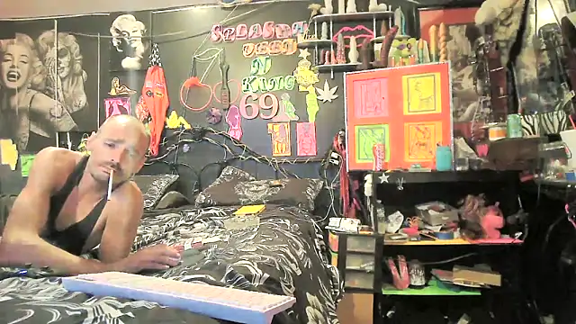 Snapshot of kjs_daddy123 chatting on June 8, 1:50 am kjs daddy123 online show from June 8, 1:50 am