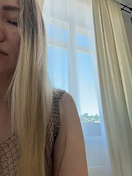 Snapshot of LianaCruz__ chatting on April 16, 6:58 am LianaCruz online show from April 16, 6:58 am