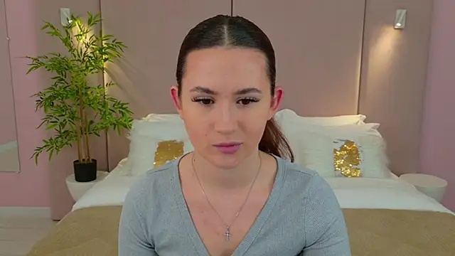 milaleoneli online show from March 2, 12:32 pm