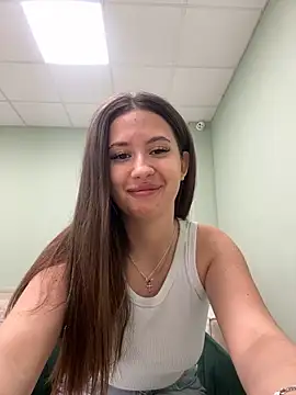 milaleoneli online show from March 15, 11:29 am