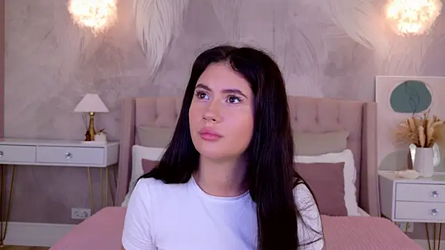 Snapshot of milaleoneli chatting on July 14, 3:07 pm milaleoneli online show from July 14, 3:07 pm
