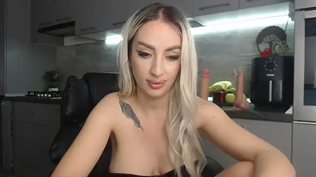 queenzoora online show from May 21, 10:06 pm
