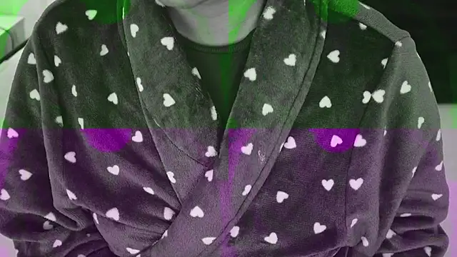 Snapshot of IzzyyBeelmonth chatting on January 5, 8:10 pm IzzyyBeelmonth online show from January 5, 8:10 pm