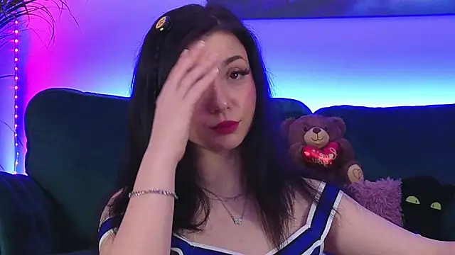 AveryWillow online show from February 10, 7:40 pm