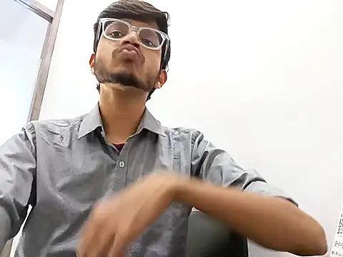 skinnyyyyyyyyy online show from February 18, 8:27 am