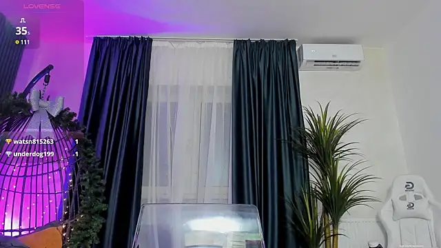 Snapshot of Milla_Heart chatting on January 13, 3:01 am Milla Heart online show from January 13, 3:01 am