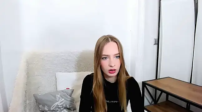 Snapshot of LilaGold chatting on December 6, 7:34 pm LilaGold online show from December 6, 7:34 pm