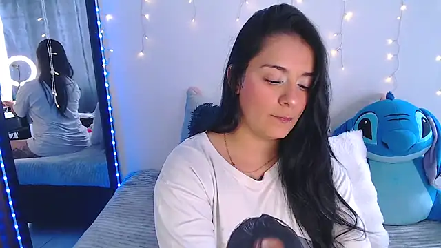 Samanta james19 online show from April 17, 6:00 pm