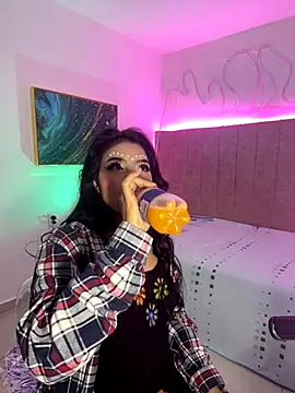 naomiii   online show from September 18, 3:19 am