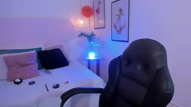 naomiii   online show from October 14, 12:06 pm