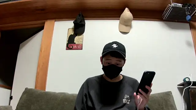 Snapshot of tuki_fu chatting on December 8, 11:46 am tuki fu online show from December 8, 11:46 am