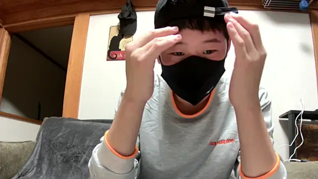 Snapshot of tuki_fu chatting on December 10, 11:00 am tuki fu online show from December 10, 11:00 am