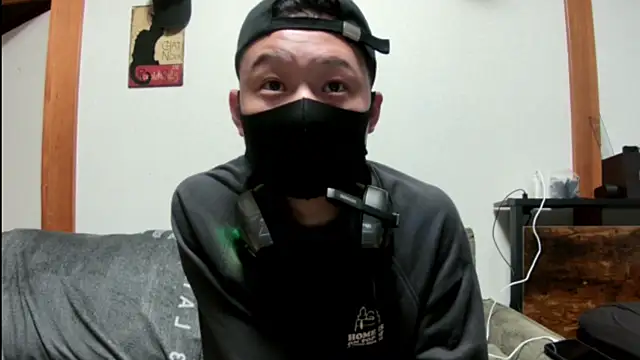 Snapshot of tuki_fu chatting on December 15, 11:01 am tuki fu online show from December 15, 11:01 am