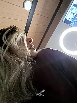 Karolgood3 online show from May 16, 9:46 pm