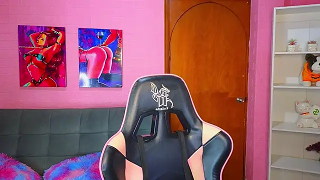 Snapshot of abigail_monore_ chatting on October 16, 8:21 pm abigail monore online show from October 16, 8:21 pm