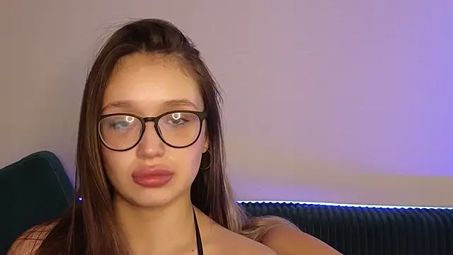 Snapshot of Megan_Kira chatting on February 20, 6:06 am Megan Kira online show from February 20, 6:06 am