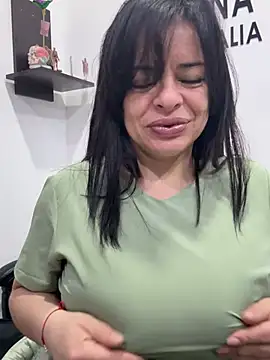Snapshot of NATHALIA-28_ chatting on May 27, 11:51 am NATHALIA-28 online show from May 27, 11:51 am