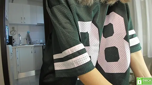 Anahi1993 online show from April 8, 4:12 am