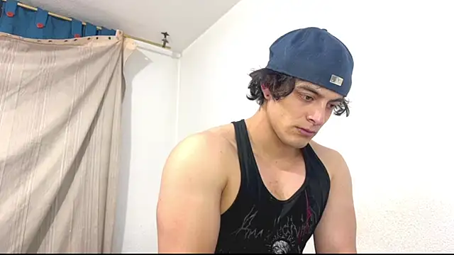 Snapshot of logan_x3 chatting on June 6, 4:28 am logan x3 online show from June 6, 4:28 am