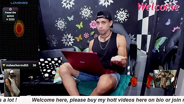 Snapshot of MikeRose94 chatting on February 15, 6:26 pm MikeRose94 online show from February 15, 6:26 pm