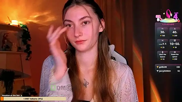 lady curls online show from April 15, 10:21 pm