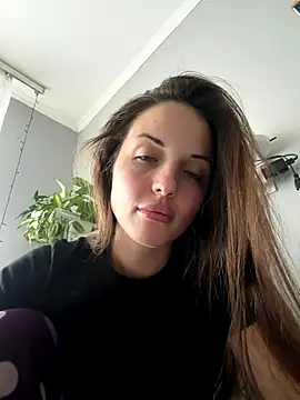 AmiLavs online show from December 21, 11:28 am